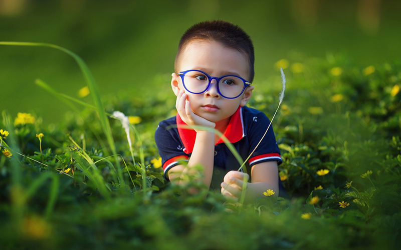 En verano ¿lentillas o gafas? Pros y contras